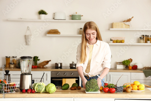 Young woman measuring brocc...