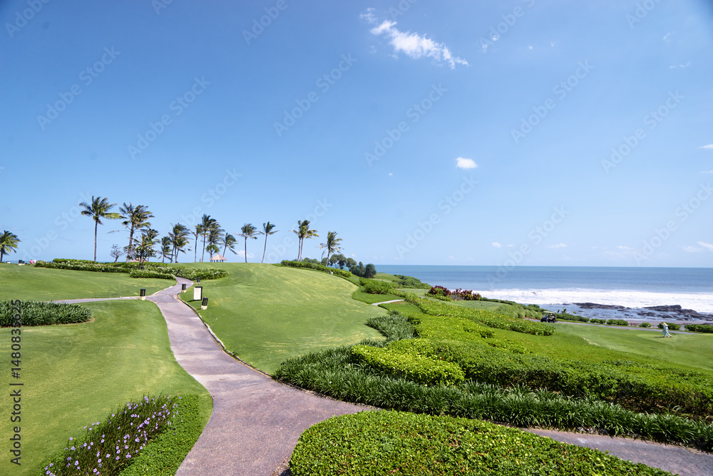Obraz premium Scenic Coastal Golf Course With Lush Greenery and Ocean View