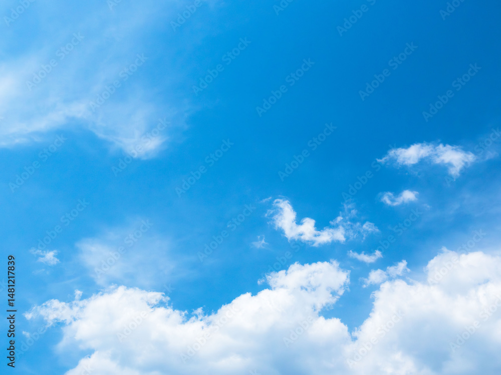 Obraz premium 5月の午後 印象的な青空と雲72