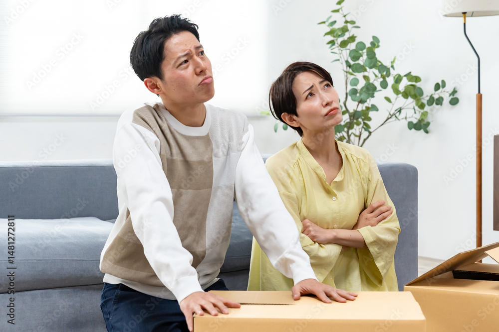 Obraz premium 考え事をする夫婦