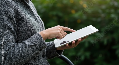 Photo Woman Using Tablet Ou...