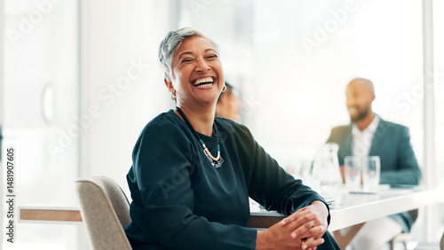 Fotografi CEO, business and mature woman laughing in office for investment, venture capital and funny