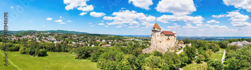 Foto Medieval burg liechtenstein overlooking maria enzersdorf near vienna