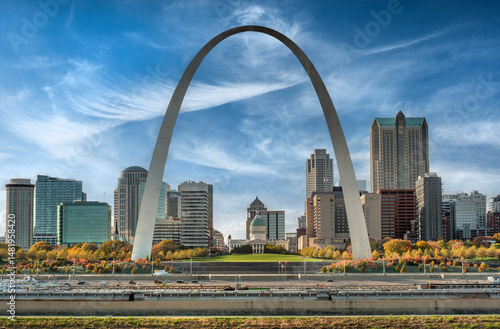 Wallpaper Mural St. Louis Missouri downtown skyline Gateway Arch over Mississippi Torontodigital.ca
