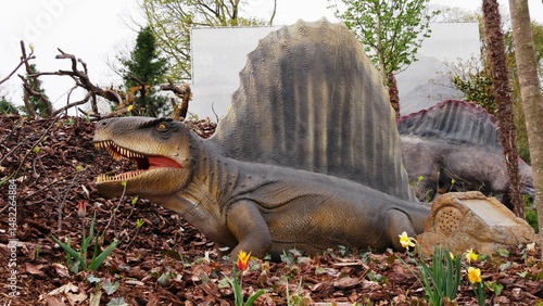 Reproduction d'un dinosaure Spinosaurus au zoo asiatique de Pairi Daiza en Belgique europe