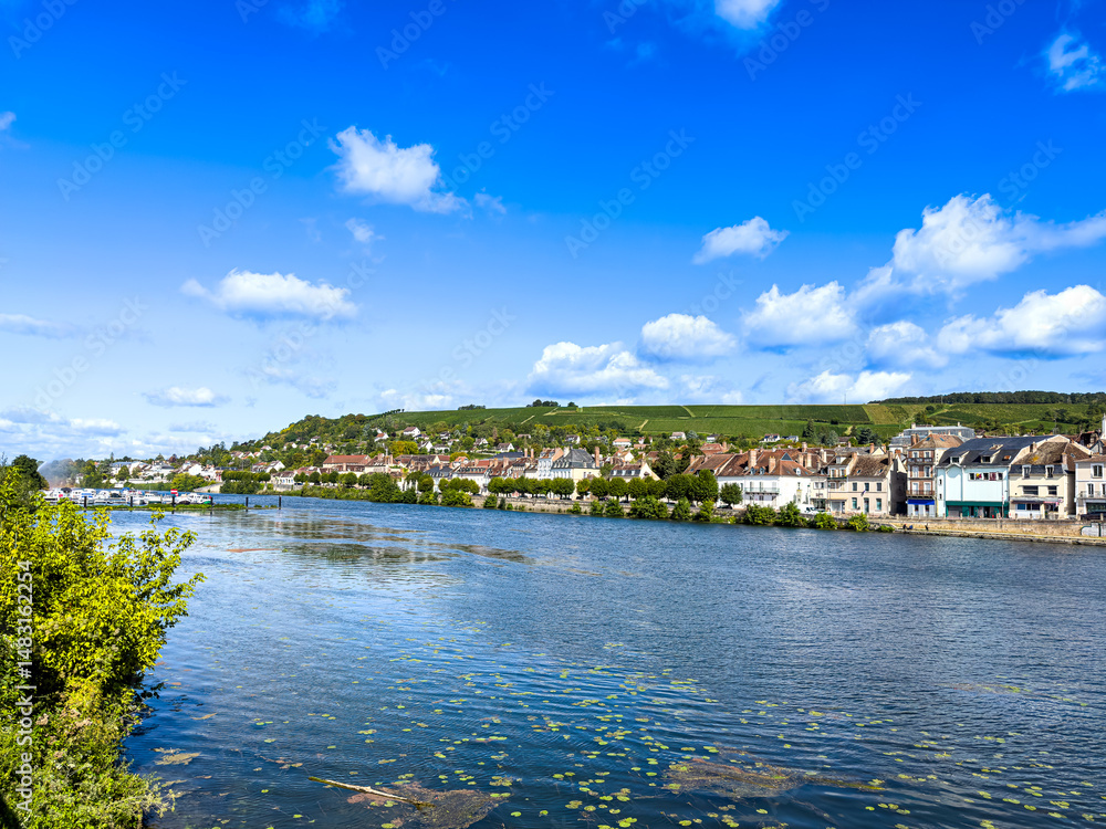 Fototapeta premium Cultural Heritage Explored: Journeying through Joigny’s Timeless Street Scenes