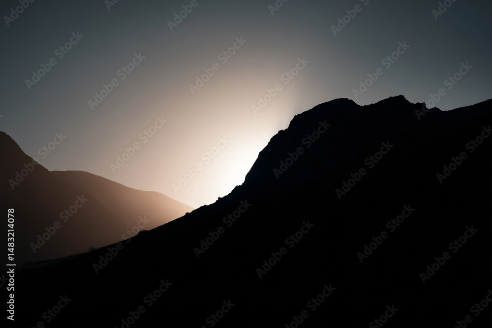 Obraz premium 015-049-Clouds-110-_mountain_pass_silhouetted_against_the_setting_s