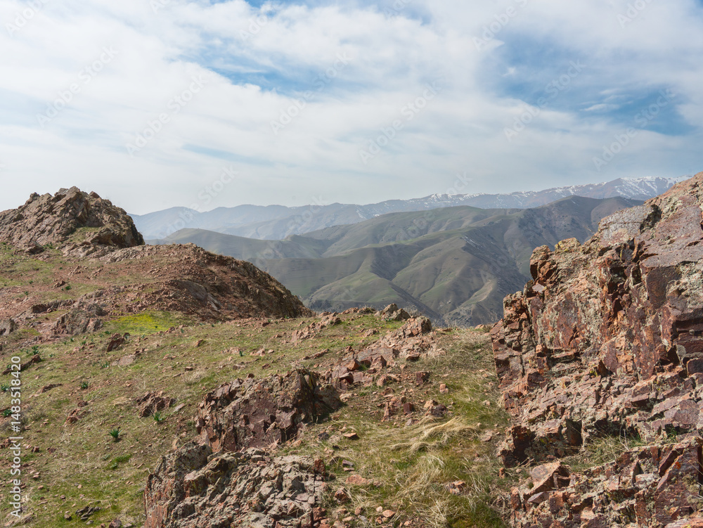 Obraz premium Chatkal Mountain Range in Tian Shan, Spring landscape in Uzbekistan under wispy clouds.