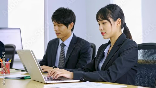 Wallpaper Mural Japanese Businesswomen Collaborating at Office — Teamwork and Professionalism in Modern Workplace

 Torontodigital.ca