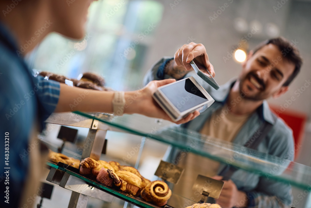 Ταπετσαρία Close up of bakery customer paying with smart phone.