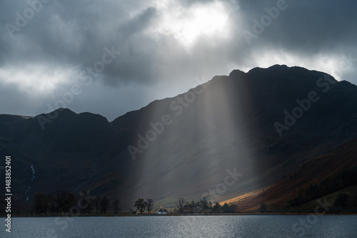 Obraz na płótnie Buttermere lake and Haystacks with sunbeams in Lake District. England w salonie