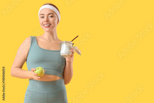 Sporty young woman with chi...