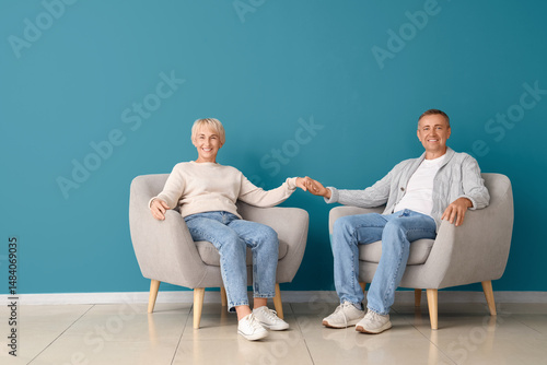 Senior couple sitting in ar...