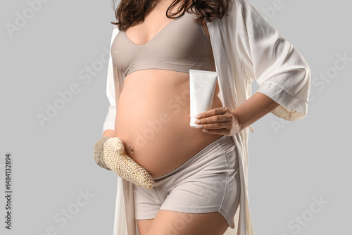 Pregnant woman holding skin...