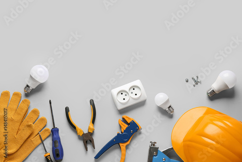 Hardhat, light bulbs and co...