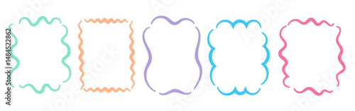 Frames with wavy scallop set, drawing wavy outline frame in hand drawn style, ink scribble wavy borders, design element. decorative vector illustration
