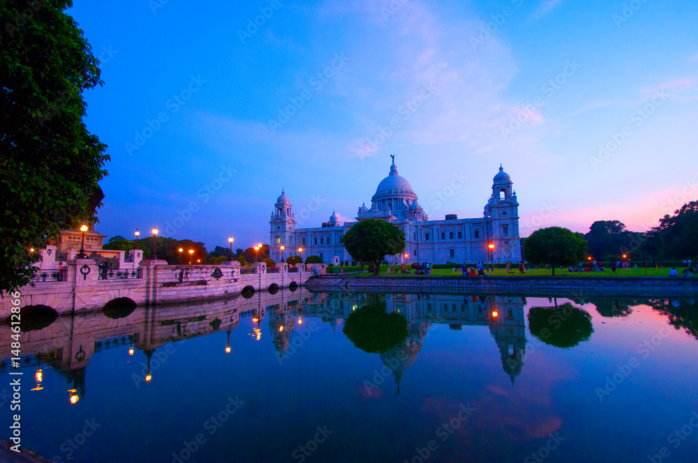 Naklejka premium Historic Victoria Memorial architectural monument and museum at sunset. Kolkata, India.