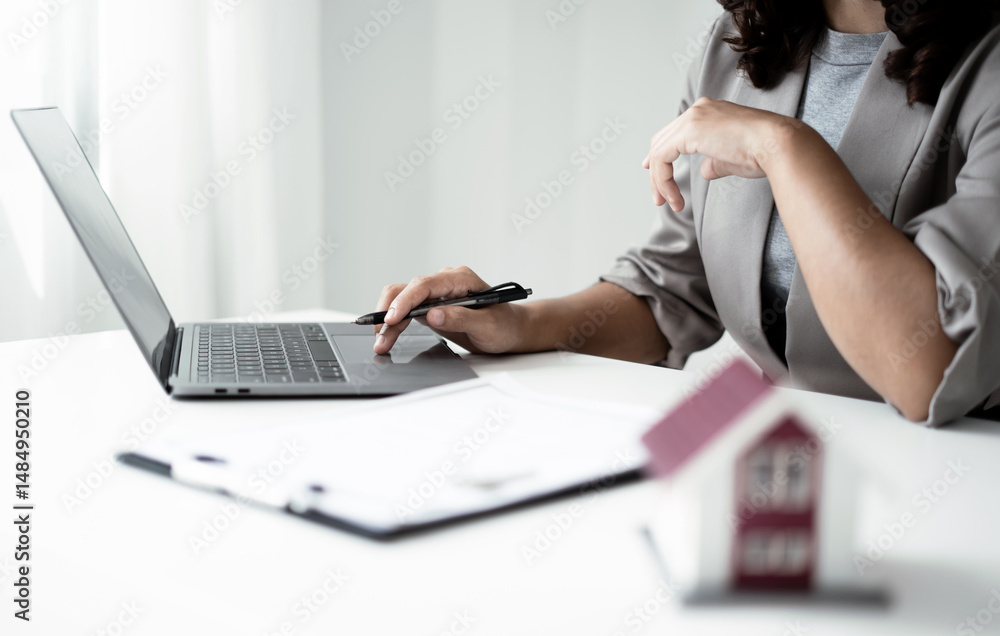 Naklejka premium cagents working in real estate investment and home insurance signing contracts in accordance with the home buying insurance agreements approving purchases for clients