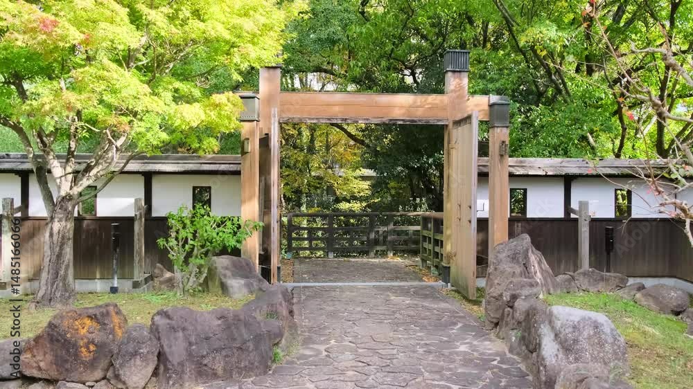 日本、大阪府、池田城跡公園、池田市、紅葉、黄葉、木造建築、庭園日本文化、歷史名勝、綠色、風景、青空、秋、写真素材 日本、大阪府、池田城跡公園、池田市、紅葉、黄葉、木造建築、庭園日本文化、歷史名勝、綠色、風景、青空、秋、写真素材