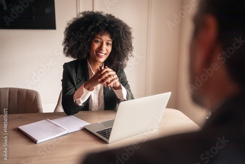 Fotografie Professional Interview Discussion Between Woman and Male Colleague in Office Set