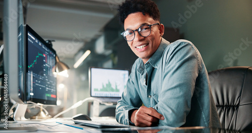 Φωτογραφία Man, trading and computer with portrait for charts, smile for review, typing or monitor for stocks at office