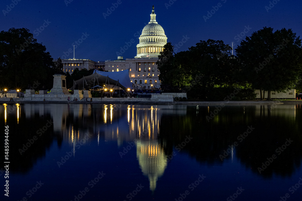Fototapeta premium US Capitol Building at night