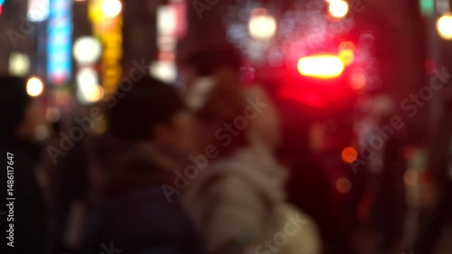 ぼかし映像 繁華街で活動する消防車 北海道