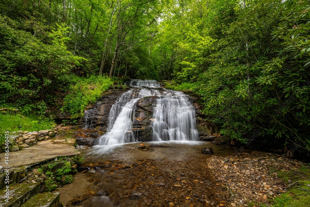 Fototapeta premium waterfall near Franklin and Highlands, NC