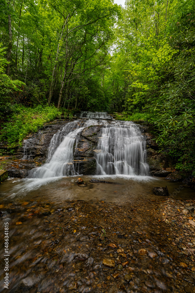 Fototapeta premium waterfall near Franklin and Highlands, NC