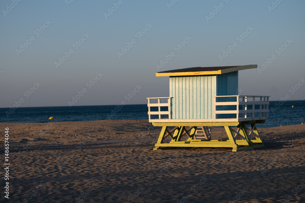 Obraz premium lifeguard hut on the beach