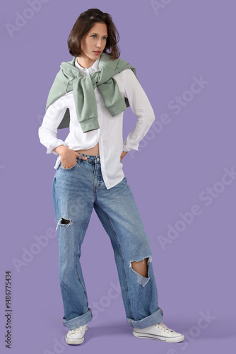 Fashionable young woman pos...