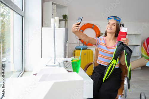 Young businesswoman with pa...