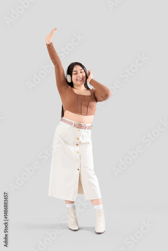 Young woman in headphones d...
