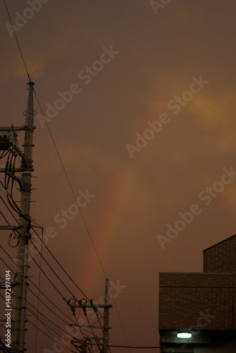 夕暮れに浮かぶ虹_レインボー