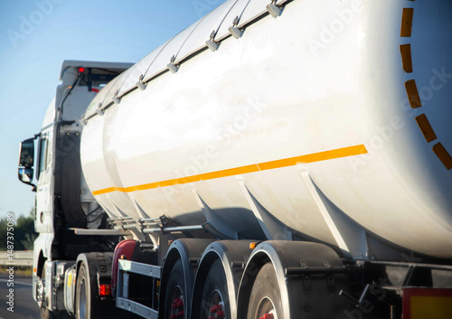 Quadro em tela A truck tractor with a tank semi-trailer is transporting a hazardous flammable cargo - fuel