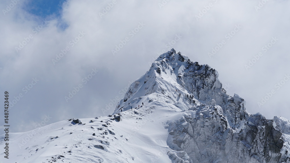 Obraz premium Japanese Alps of Mount Kisokoma, a snowy mountain