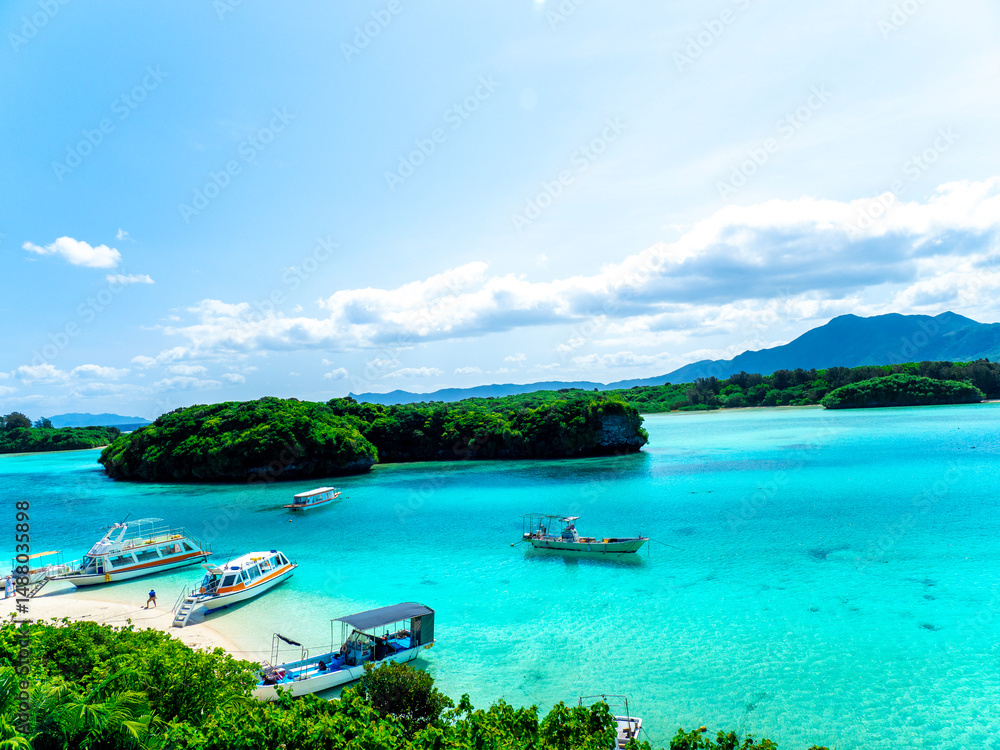Obraz premium 石垣島・川平湾(沖縄県石垣市)