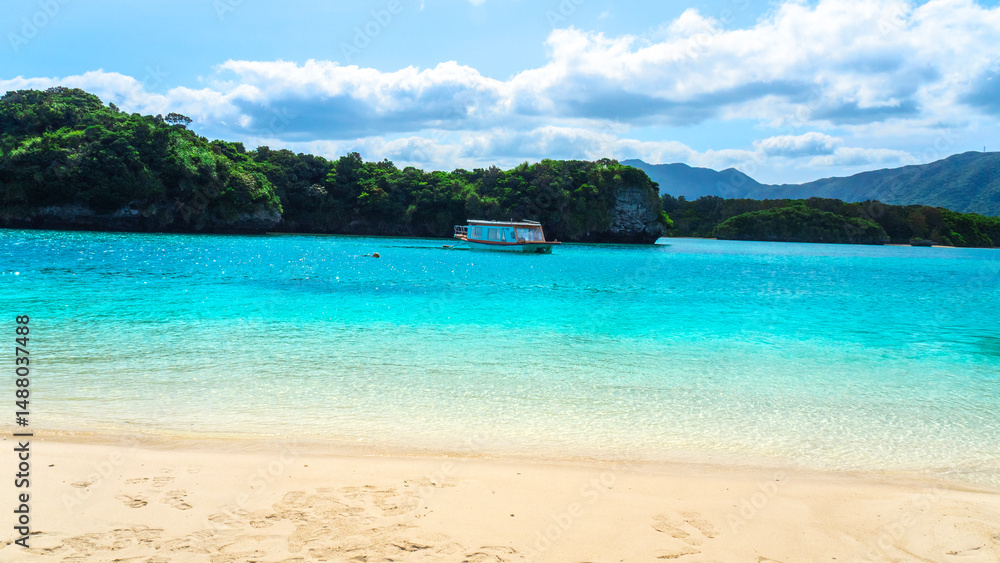 Fototapeta premium 石垣島・川平湾(沖縄県石垣市)