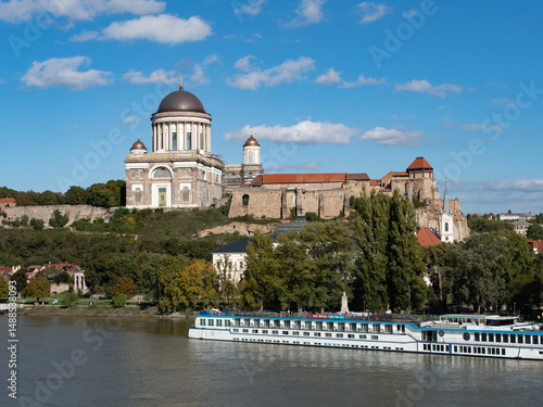 Bild auf Leinwand View of Esztergom basilica and castle of Esztergom with the Danube River, Hungar