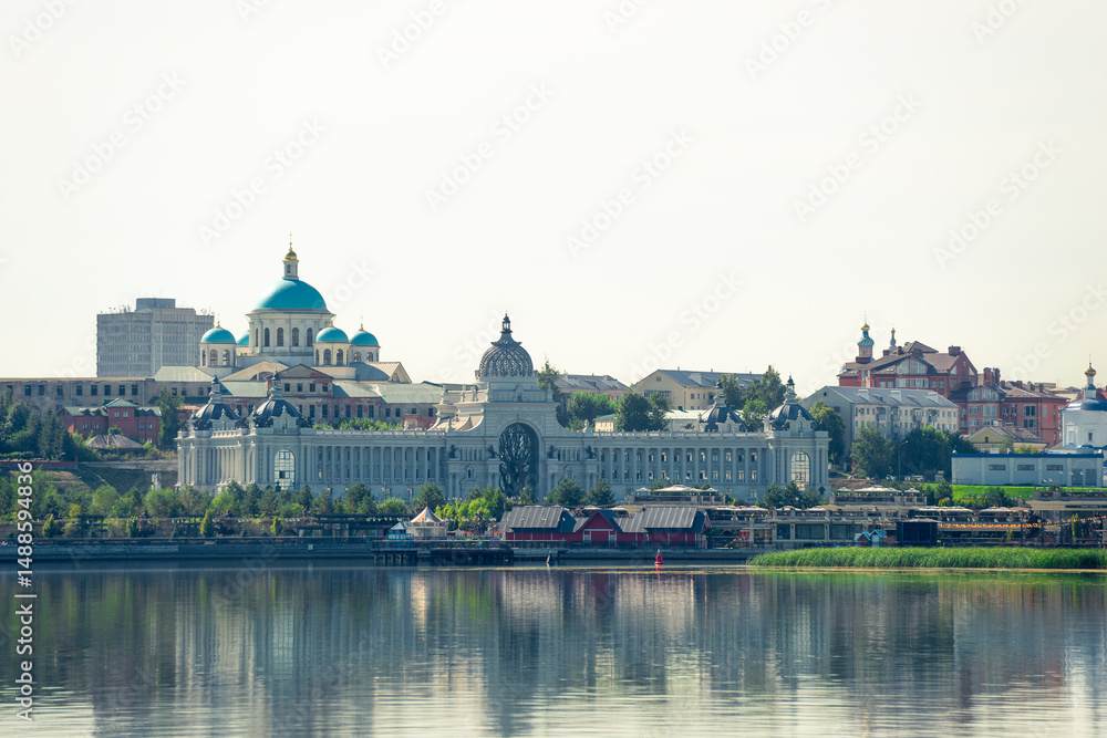 Obraz premium Cityscape of the embankment of the city of Kazan and the Palace of Farmers. Russia