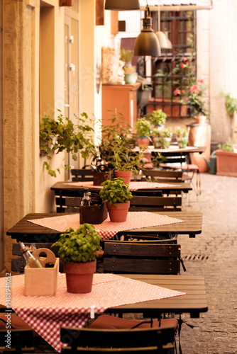 Kleine leeren Straßen-Café