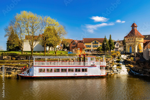 Quadro su tela Bavarian Belle Riverboat at Frankenmuth City Center