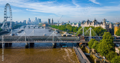 Εκτύπωση καμβά Panoramic aerial view of central London featuring the River Thames, Hungerford B