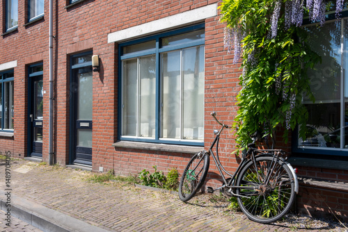 Obraz na płótnie Bicycle parked on sidewalk in front of brickwall building in Delfshaven. Biking in Holland w salonie