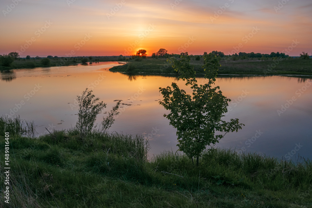 Obraz premium sunrise over the river