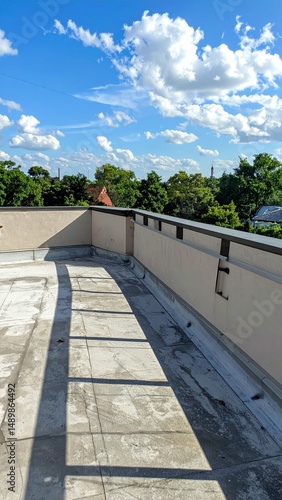 Wallpaper Mural Spacious Rooftop with Scenic View of a Green Park Landscape Torontodigital.ca