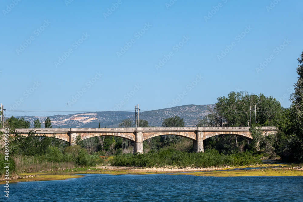 Naklejka premium bridge over the river thames