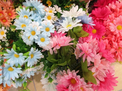 カラフルな造花の花束
