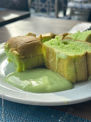 Steamed Toast with Pandanus Custard