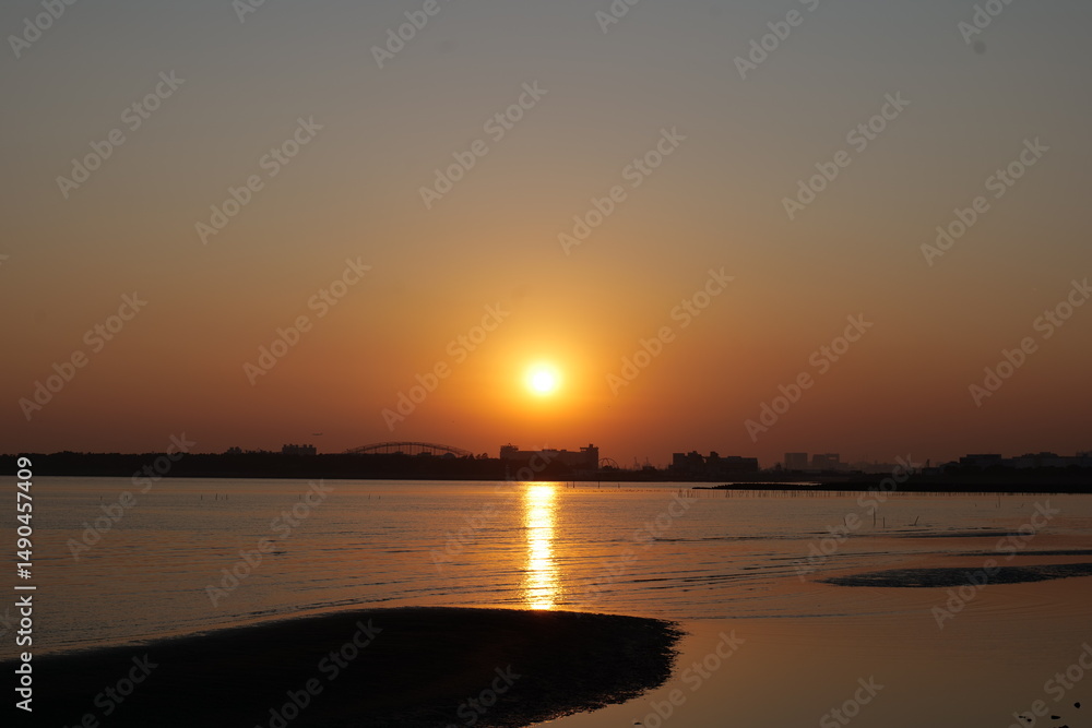 Obraz premium 静かな海に沈む夕日